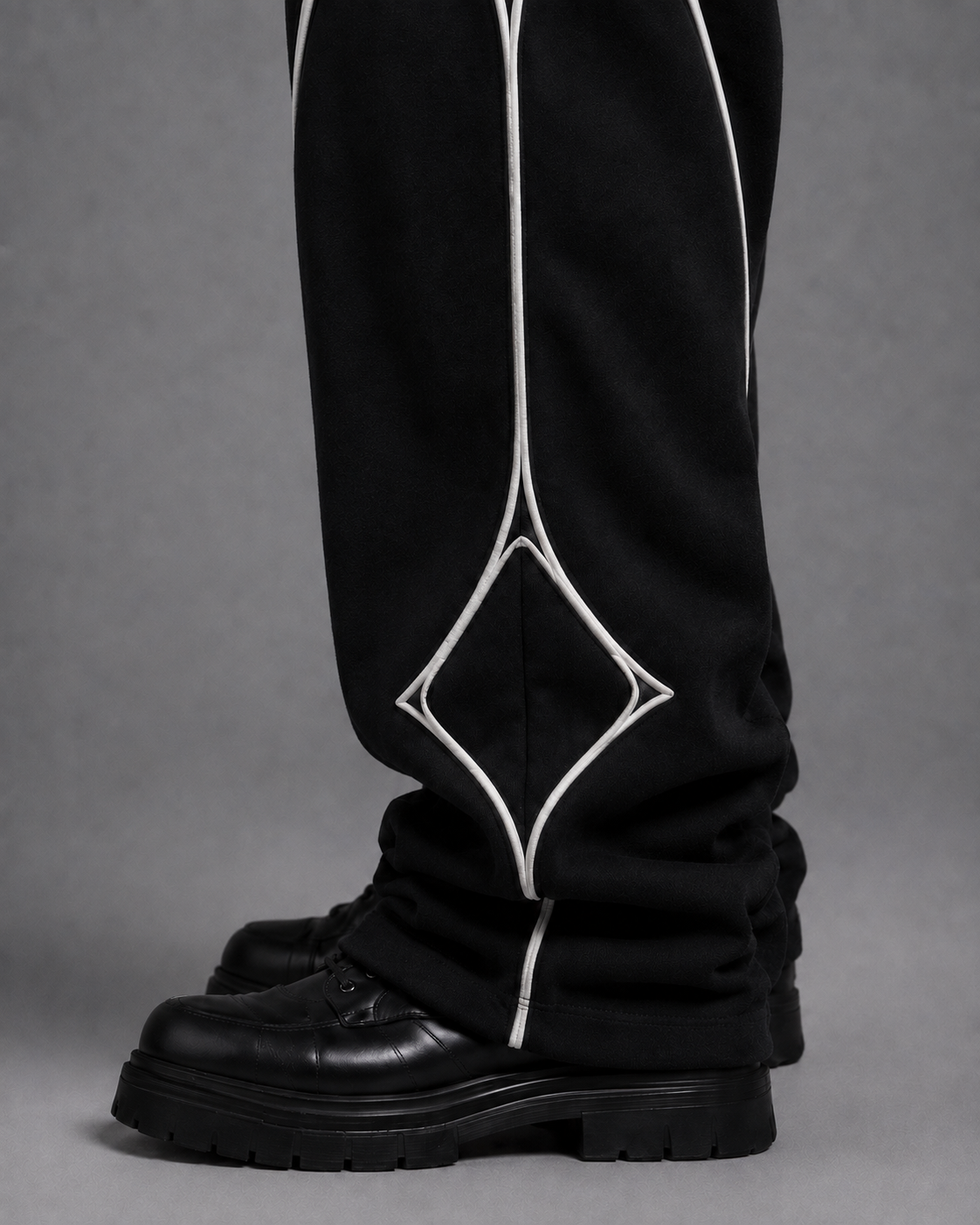 Pulse Wide-Leg Pants V1.1 ankle detail with white textile piping.